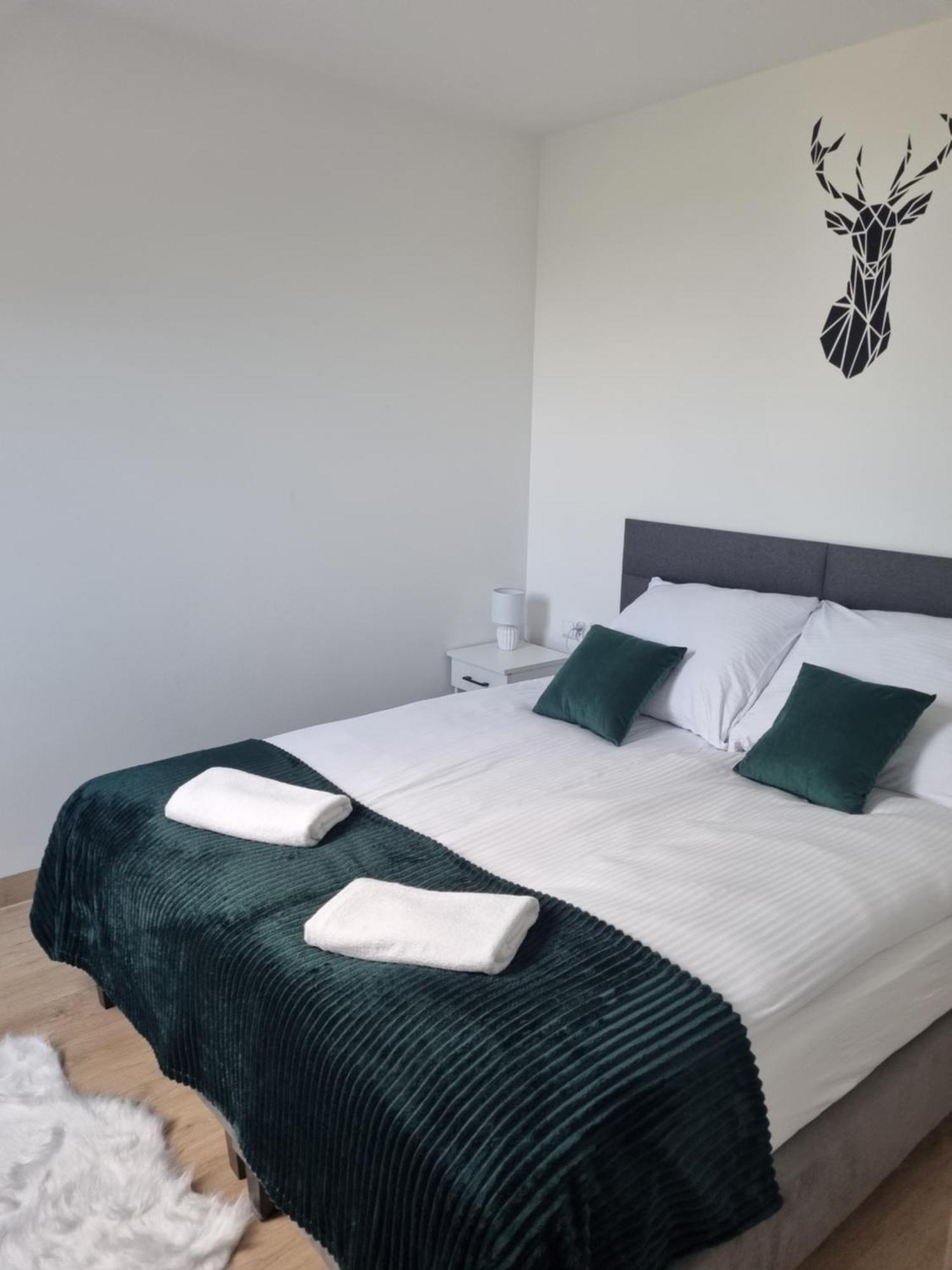 Apartamenty Jelen Pod Grapom Banska Nizna Luaran gambar